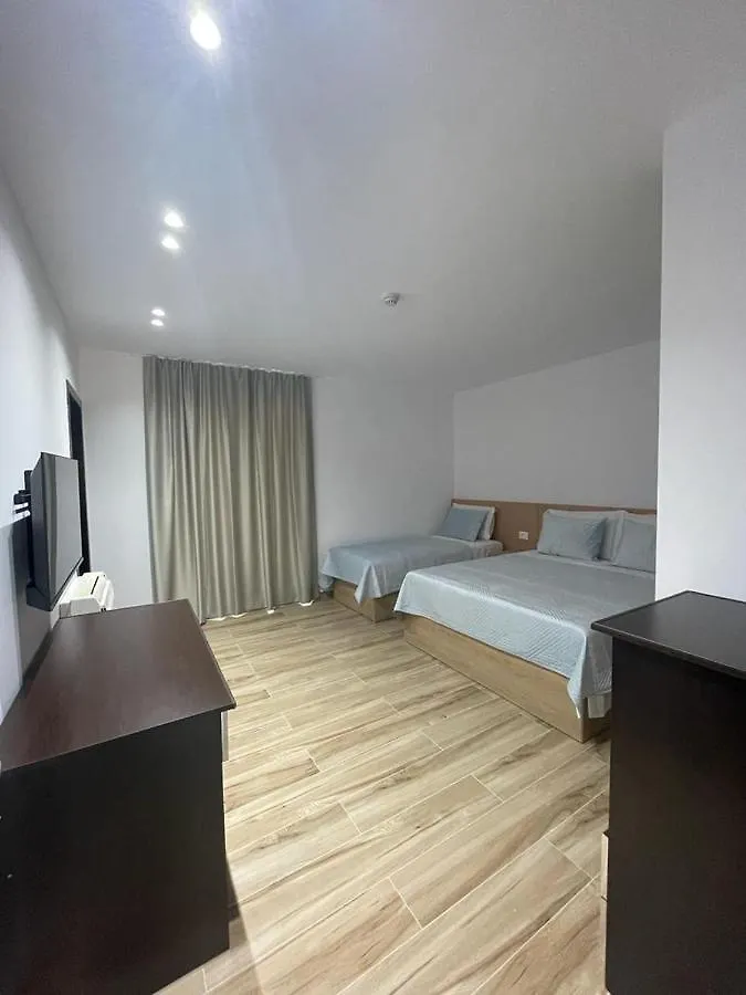 Hotel Verzaci Ринас