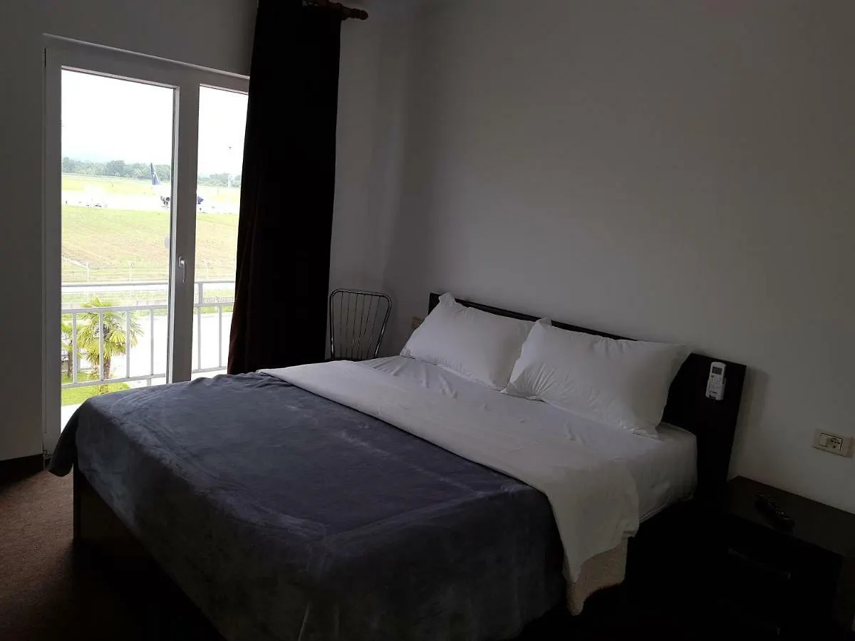 Hotel Verzaci Ринас