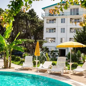 Resort Garden Palace